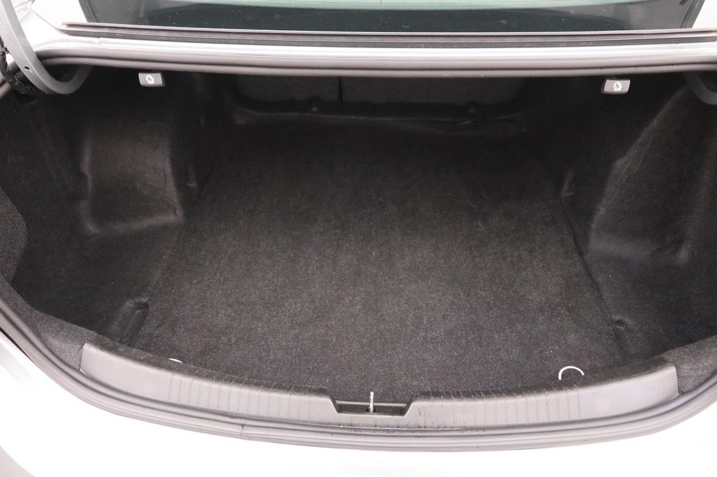 Chevrolet Malibu Vehicle Full-screen Gallery Image 7