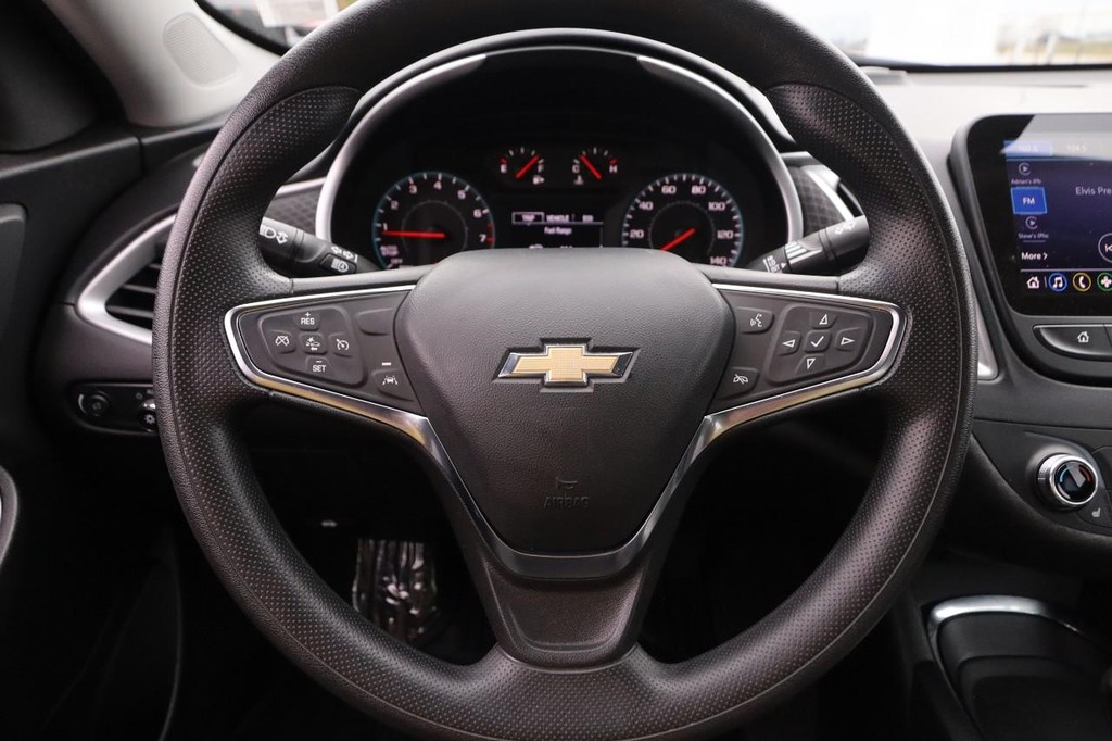 Chevrolet Malibu Vehicle Full-screen Gallery Image 10