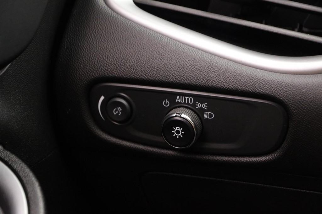 Chevrolet Malibu Vehicle Full-screen Gallery Image 18