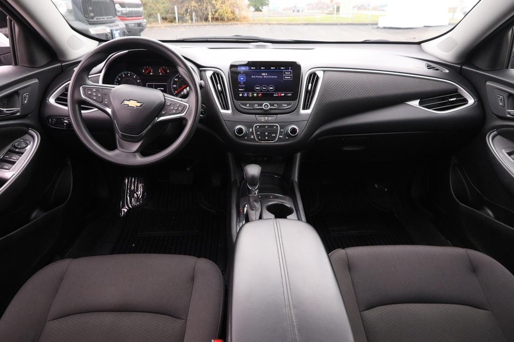 Chevrolet Malibu Vehicle Full-screen Gallery Image 19