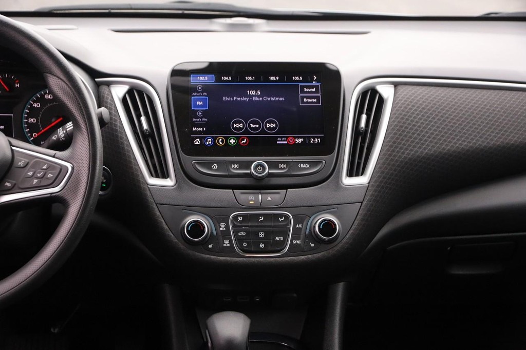 Chevrolet Malibu Vehicle Full-screen Gallery Image 22