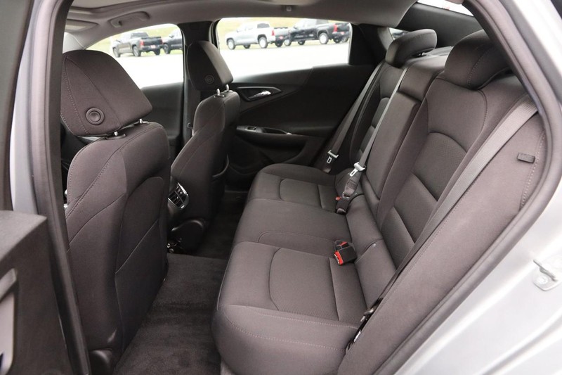 Chevrolet Malibu Vehicle Image 09