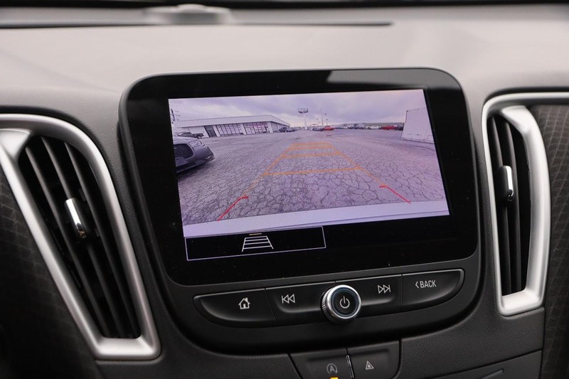 Chevrolet Malibu Vehicle Image 16