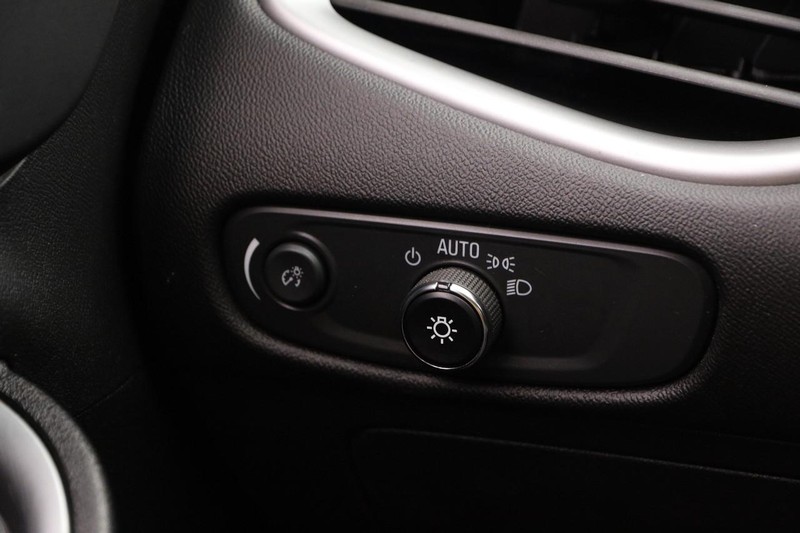 Chevrolet Malibu Vehicle Image 18