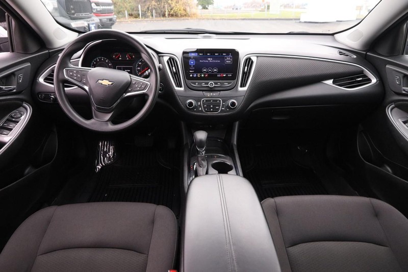 Chevrolet Malibu Vehicle Image 19