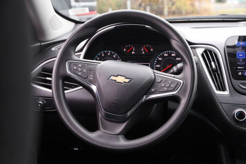 Chevrolet Malibu Vehicle Image 21