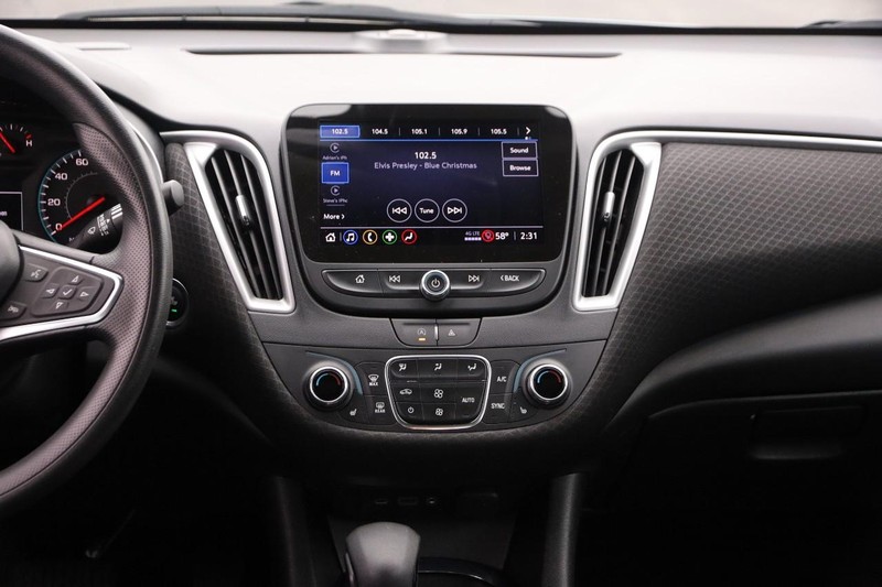 Chevrolet Malibu Vehicle Image 22