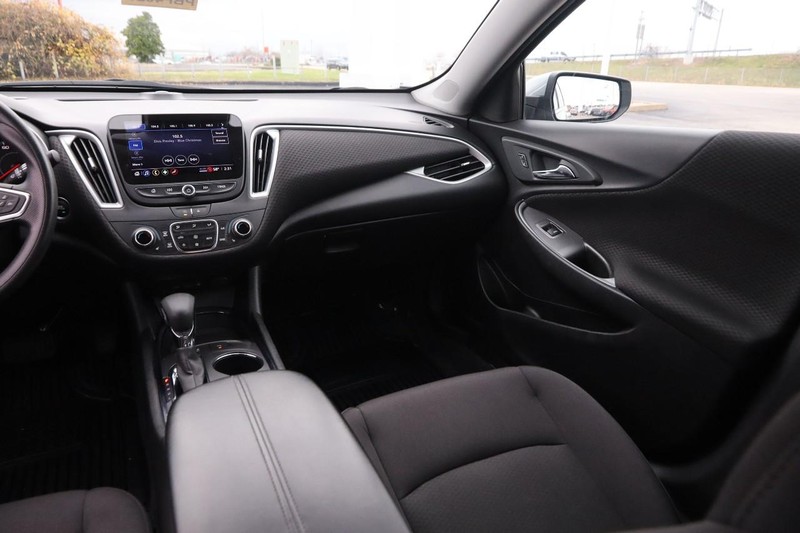 Chevrolet Malibu Vehicle Image 23