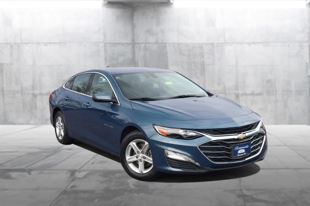Chevrolet Malibu Vehicle Full-screen Gallery Image 2