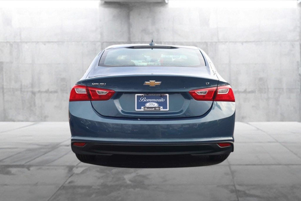 Chevrolet Malibu Vehicle Full-screen Gallery Image 6