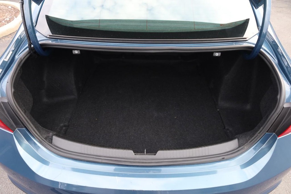 Chevrolet Malibu Vehicle Full-screen Gallery Image 7