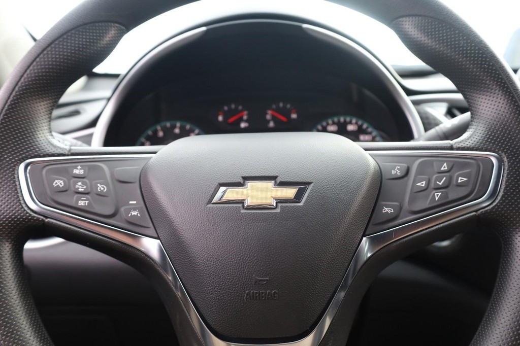 Chevrolet Malibu Vehicle Full-screen Gallery Image 9