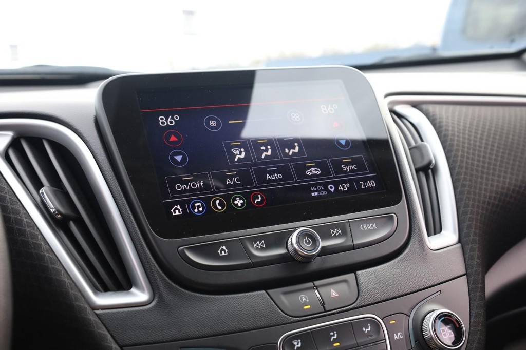 Chevrolet Malibu Vehicle Full-screen Gallery Image 11