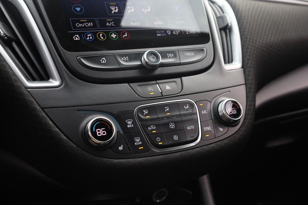 Chevrolet Malibu Vehicle Full-screen Gallery Image 12