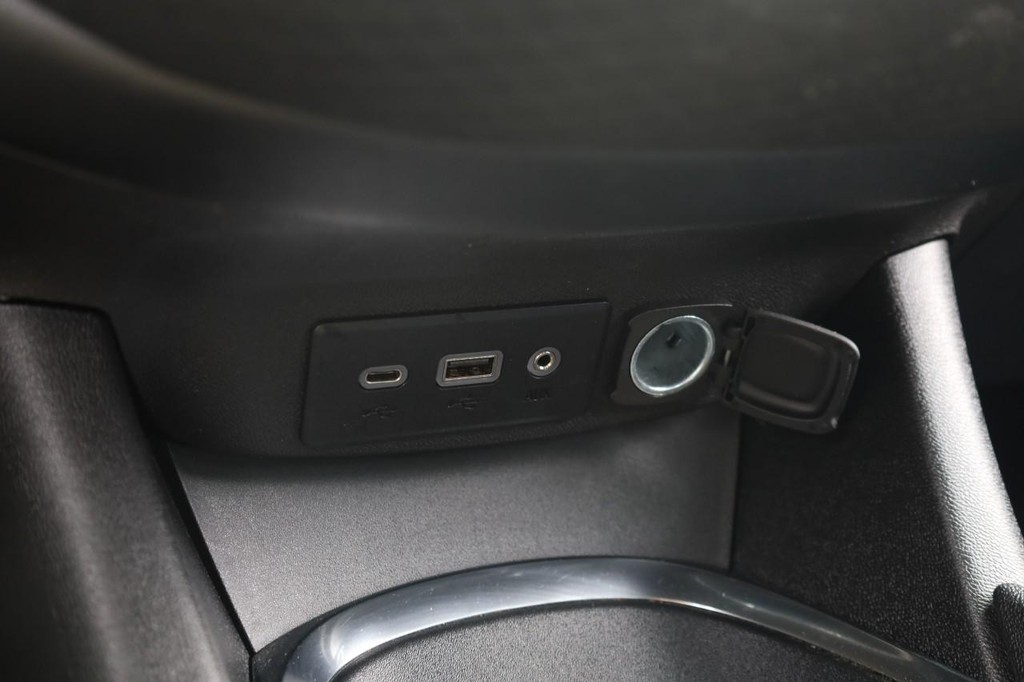 Chevrolet Malibu Vehicle Full-screen Gallery Image 14