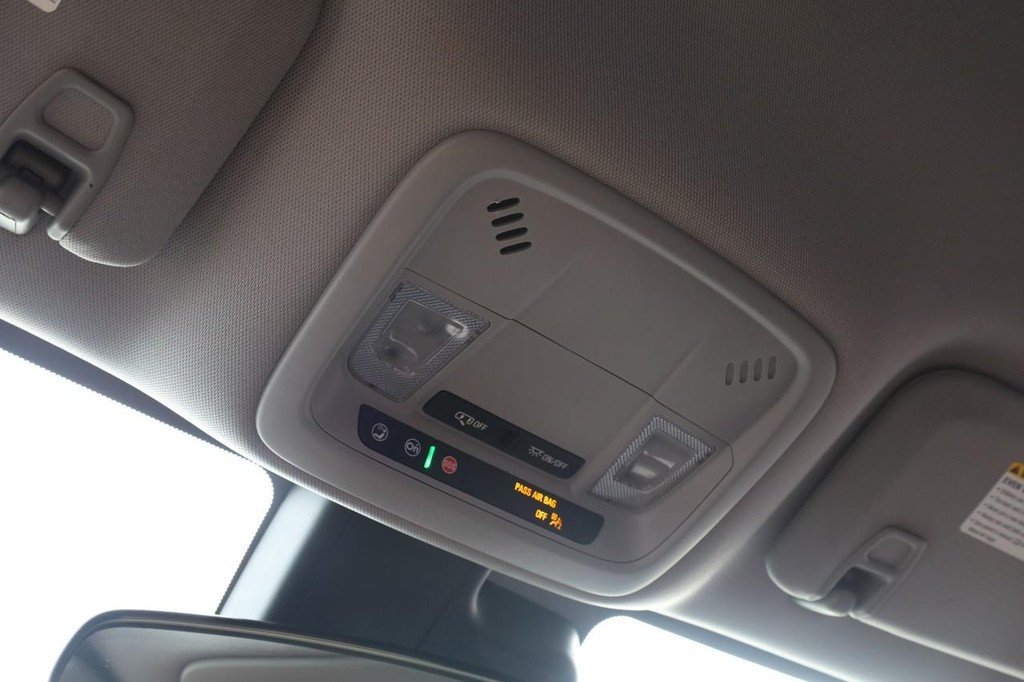 Chevrolet Malibu Vehicle Full-screen Gallery Image 16