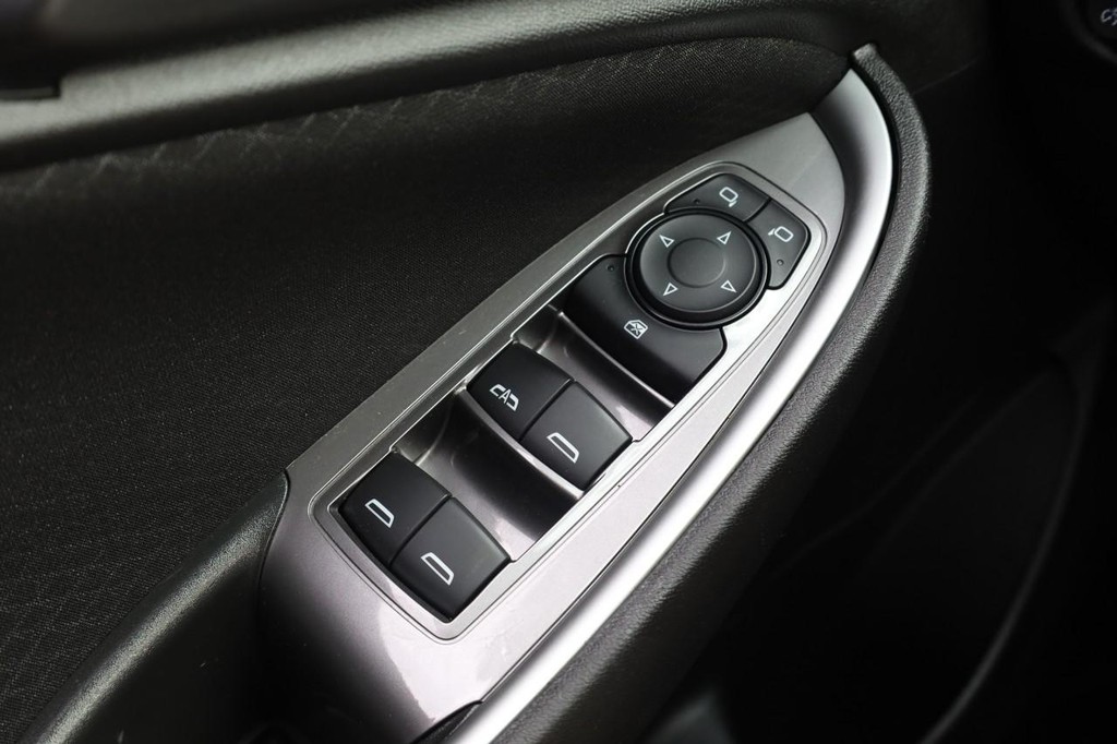 Chevrolet Malibu Vehicle Full-screen Gallery Image 17