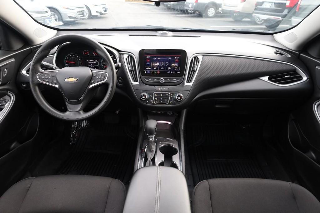 Chevrolet Malibu Vehicle Full-screen Gallery Image 20