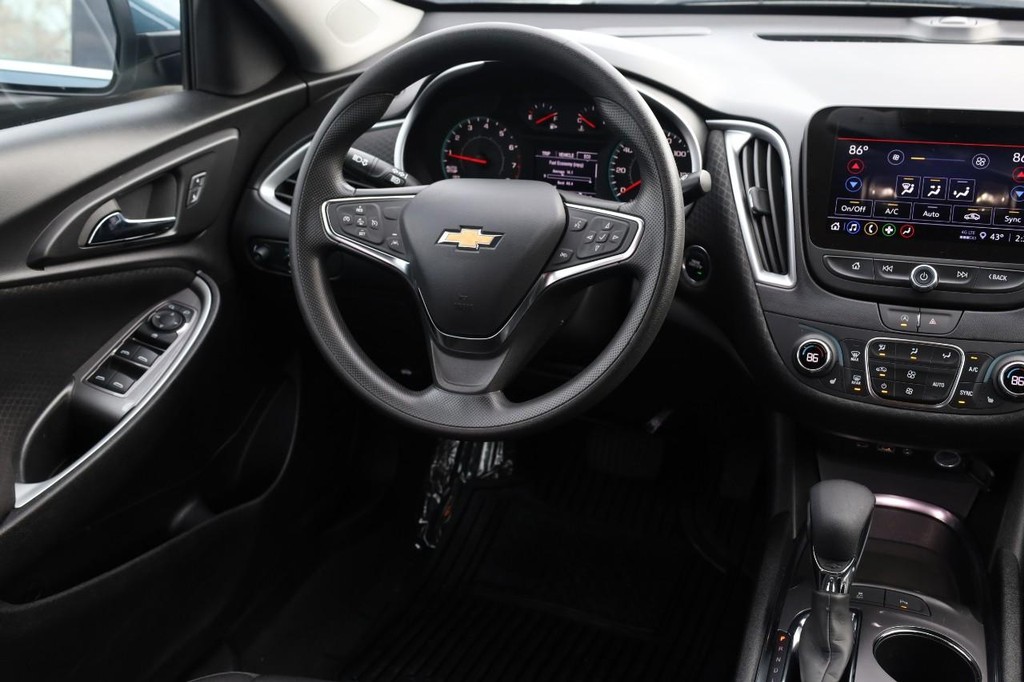 Chevrolet Malibu Vehicle Full-screen Gallery Image 21