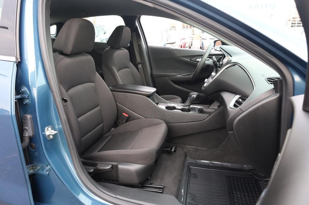 Chevrolet Malibu Vehicle Full-screen Gallery Image 22