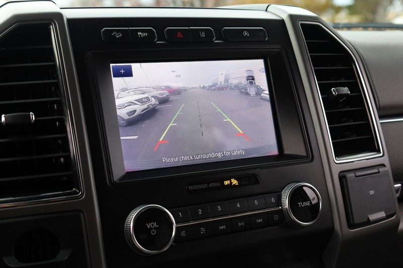 Ford Expedition Vehicle Image 15