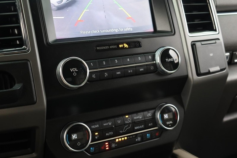 Ford Expedition Vehicle Image 16