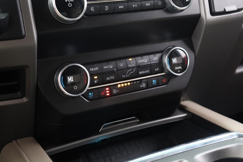 Ford Expedition Vehicle Image 17