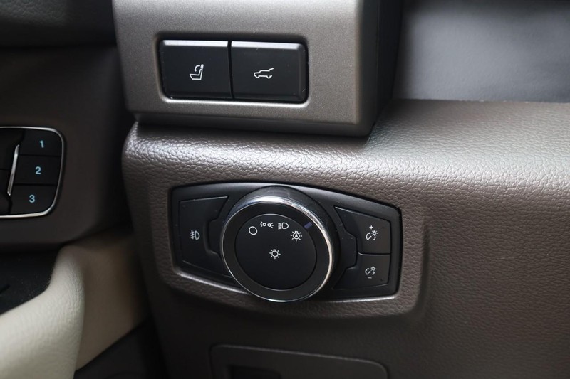 Ford Expedition Vehicle Image 23