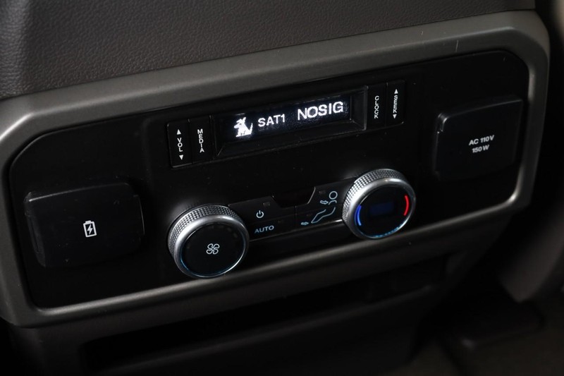 Ford Expedition Vehicle Image 26