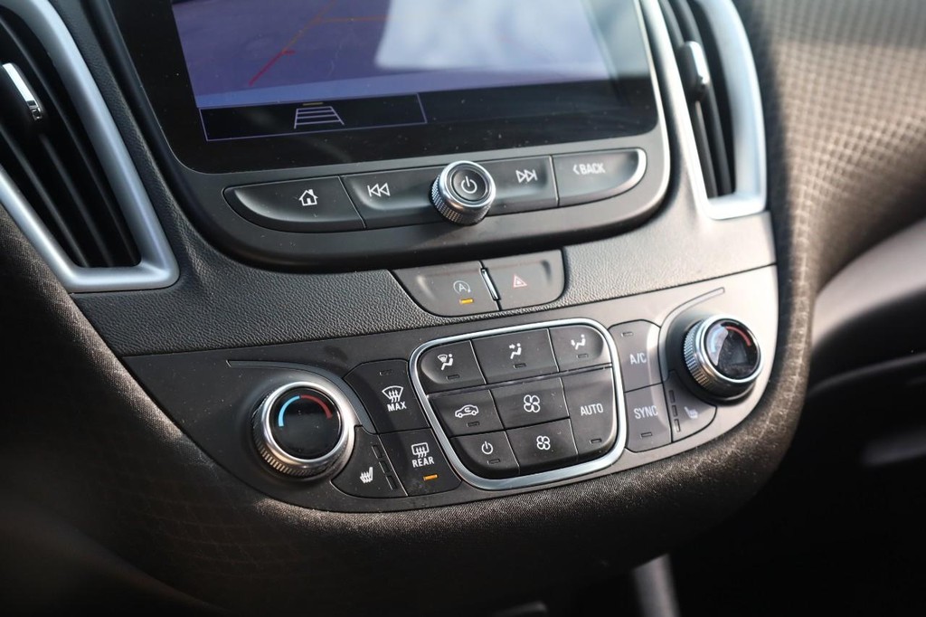 Chevrolet Malibu Vehicle Full-screen Gallery Image 14