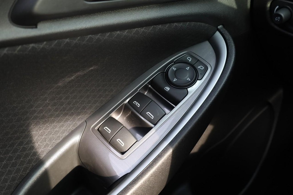 Chevrolet Malibu Vehicle Full-screen Gallery Image 18