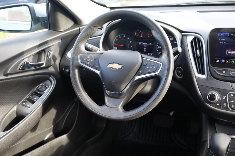 Chevrolet Malibu Vehicle Image 22