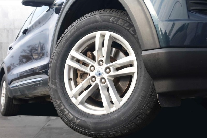 Ford Explorer Vehicle Image 03