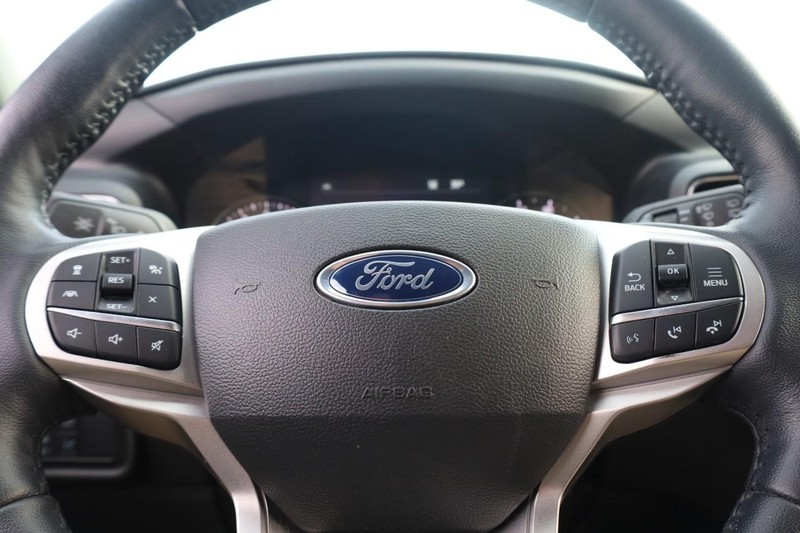 Ford Explorer Vehicle Image 11