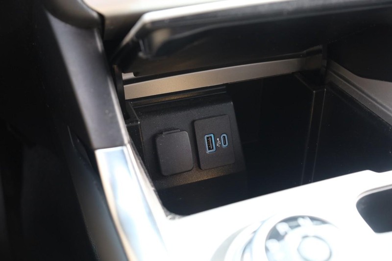 Ford Explorer Vehicle Image 17