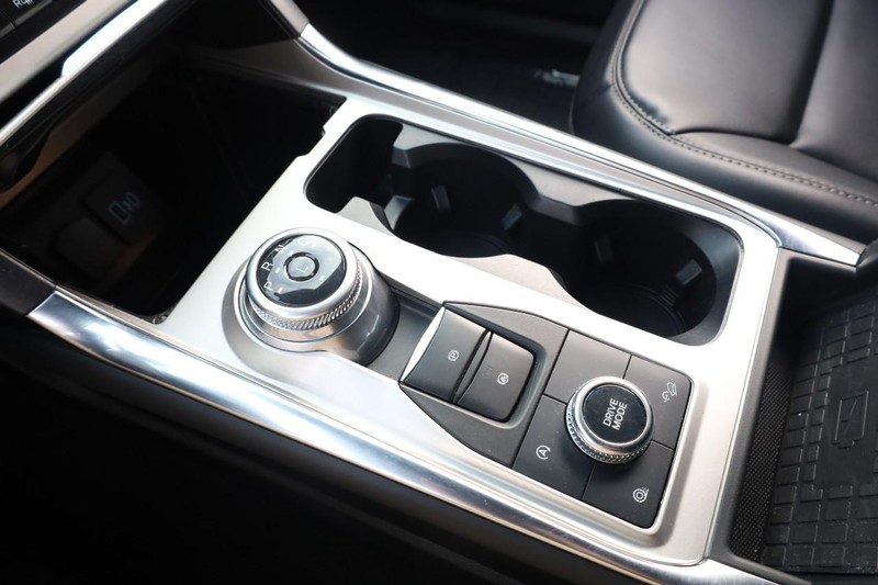 Ford Explorer Vehicle Image 18