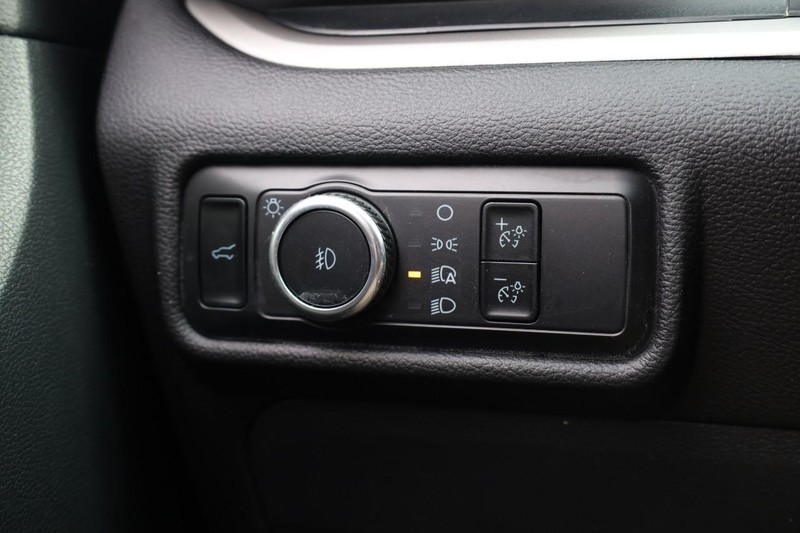 Ford Explorer Vehicle Image 21