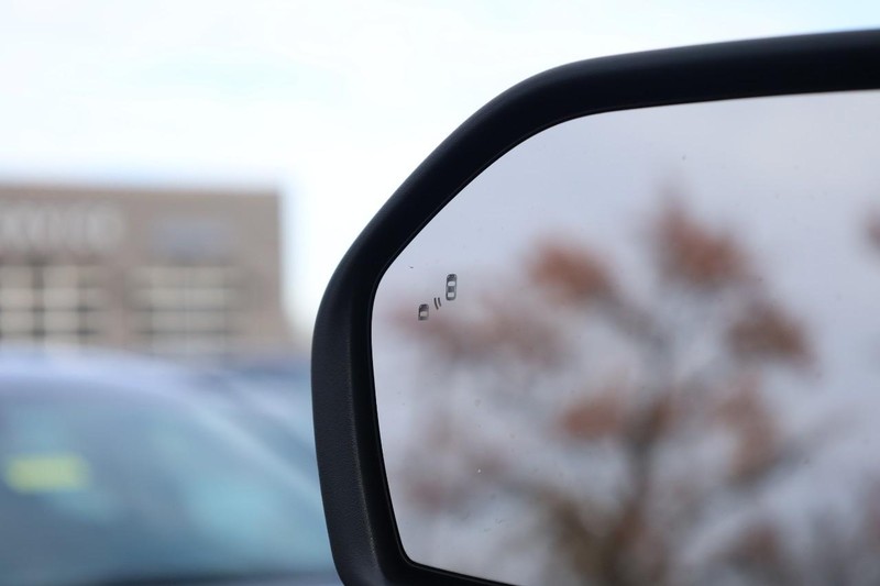 Ford Explorer Vehicle Image 22