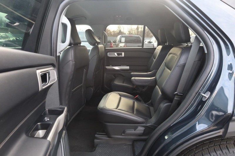 Ford Explorer Vehicle Image 23