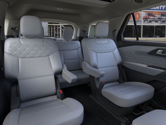 Ford Explorer Vehicle Image 11