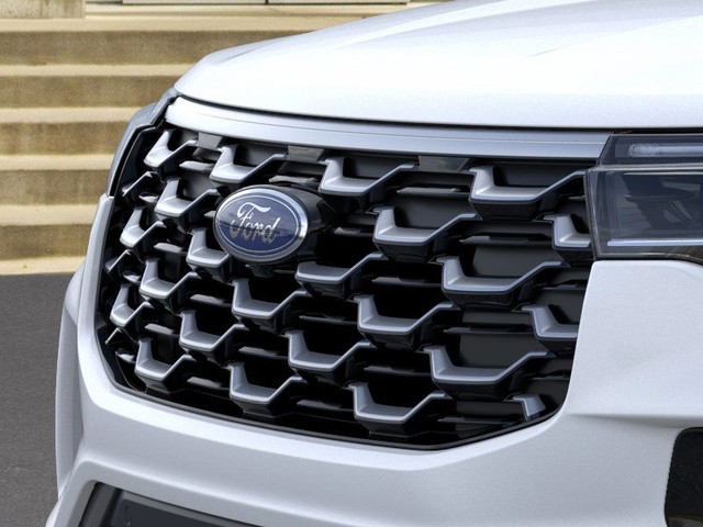 Ford Explorer Vehicle Image 17
