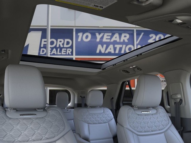 Ford Explorer Vehicle Image 22