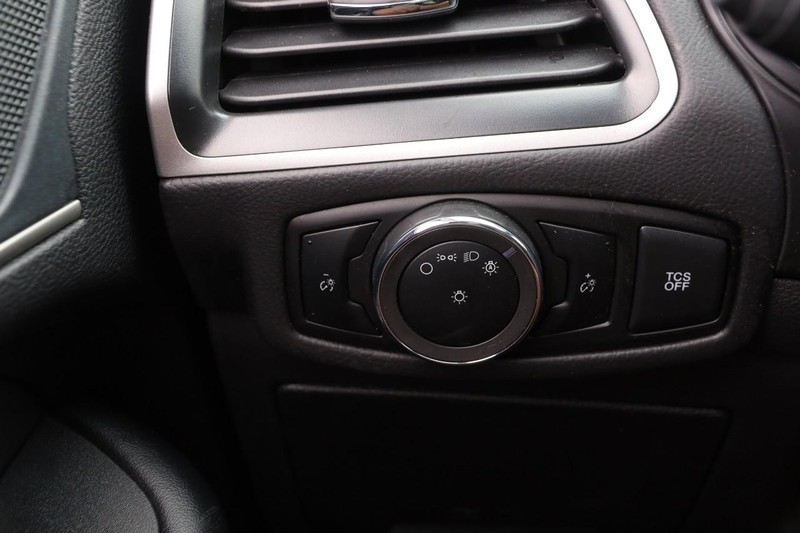 Ford Edge Vehicle Image 18