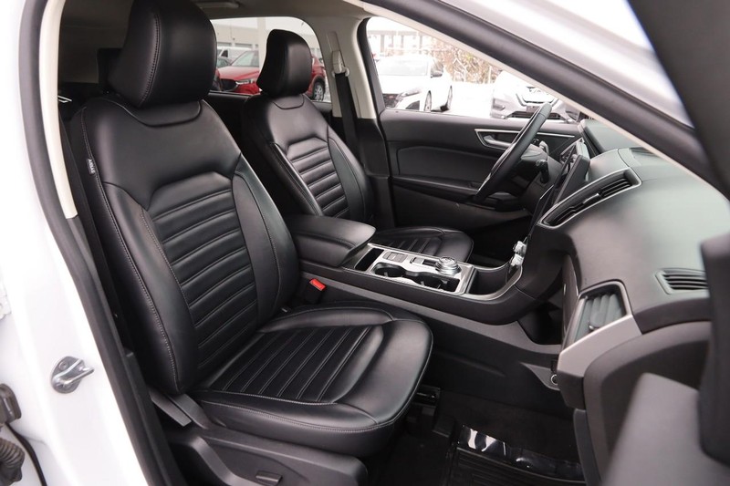 Ford Edge Vehicle Image 24
