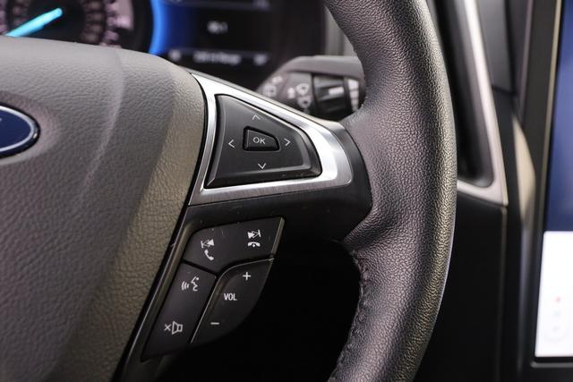 Ford Edge Vehicle Image 12