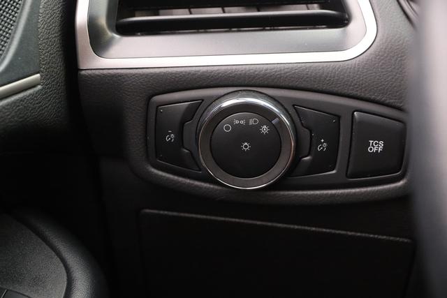 Ford Edge Vehicle Image 18