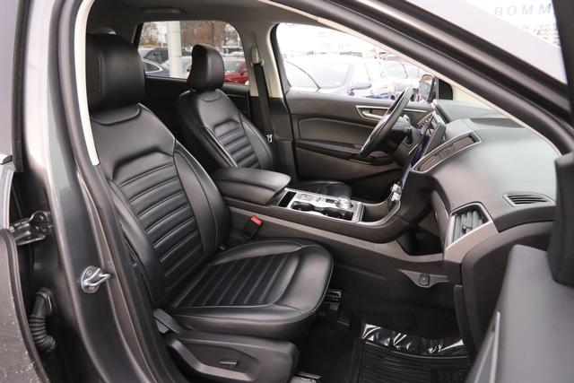 Ford Edge Vehicle Image 24