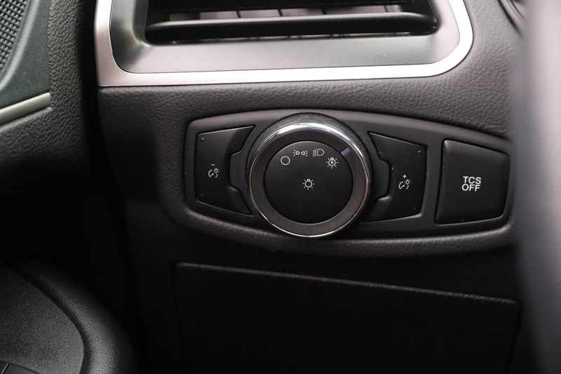 Ford Edge Vehicle Image 18