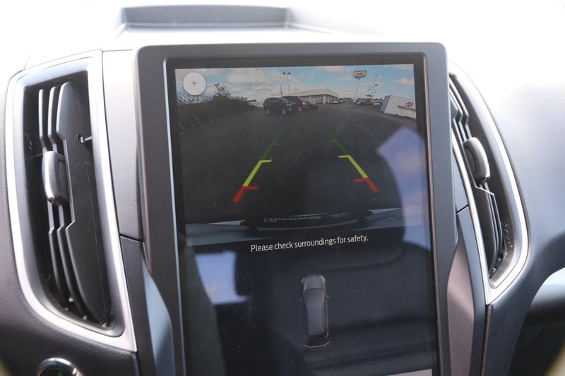 Ford Edge Vehicle Image 16