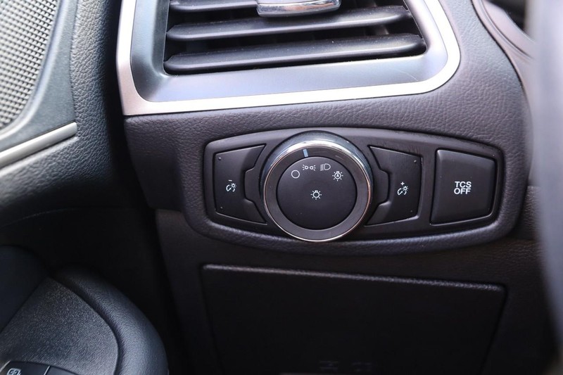 Ford Edge Vehicle Image 18